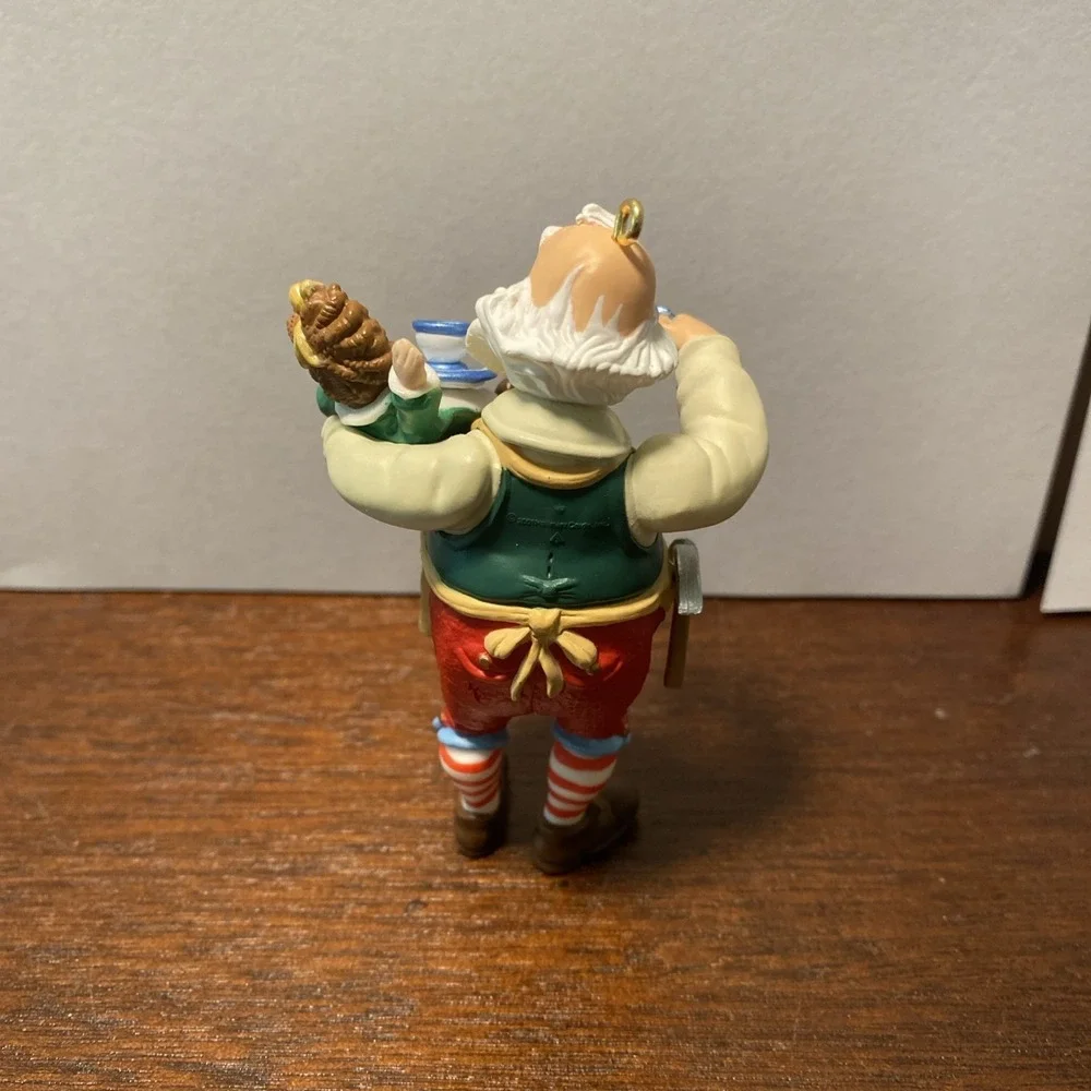 HALLMARK Keepsake Ornament TOYMAKER SANTA 2nd In Series 2001‎ NO BOX